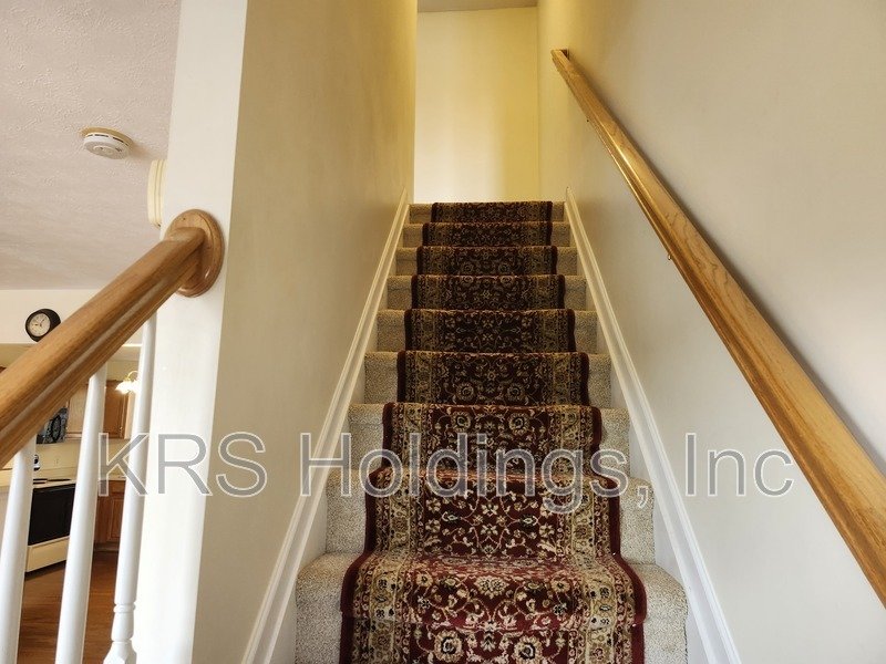 AVAILABLE NOW-Beautifully Maintained 3 BR Townhouse property image