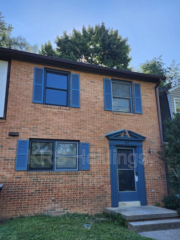AVAILABLE IMMEDIATELY-2-Bedroom Townhouse Conveniently Located Near JMU property image
