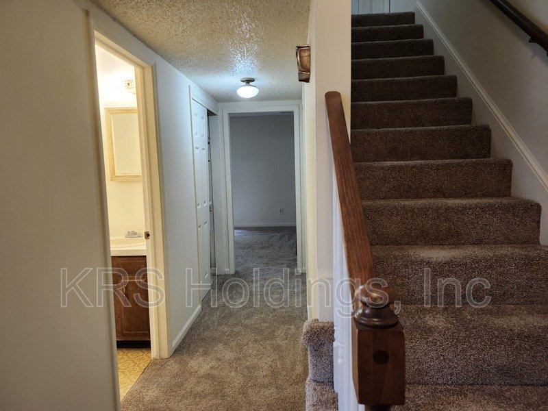 AVAILABLE IMMEDIATELY-2-Bedroom Townhouse Conveniently Located Near JMU property image