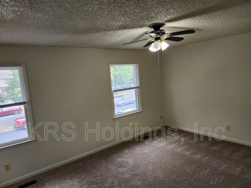 AVAILABLE IMMEDIATELY-2-Bedroom Townhouse Conveniently Located Near JMU property image