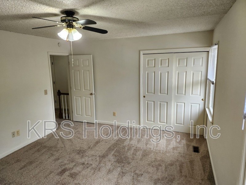 AVAILABLE IMMEDIATELY-2-Bedroom Townhouse Conveniently Located Near JMU property image