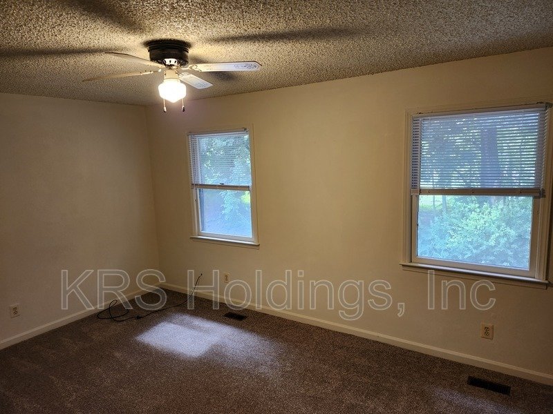 AVAILABLE IMMEDIATELY-2-Bedroom Townhouse Conveniently Located Near JMU property image