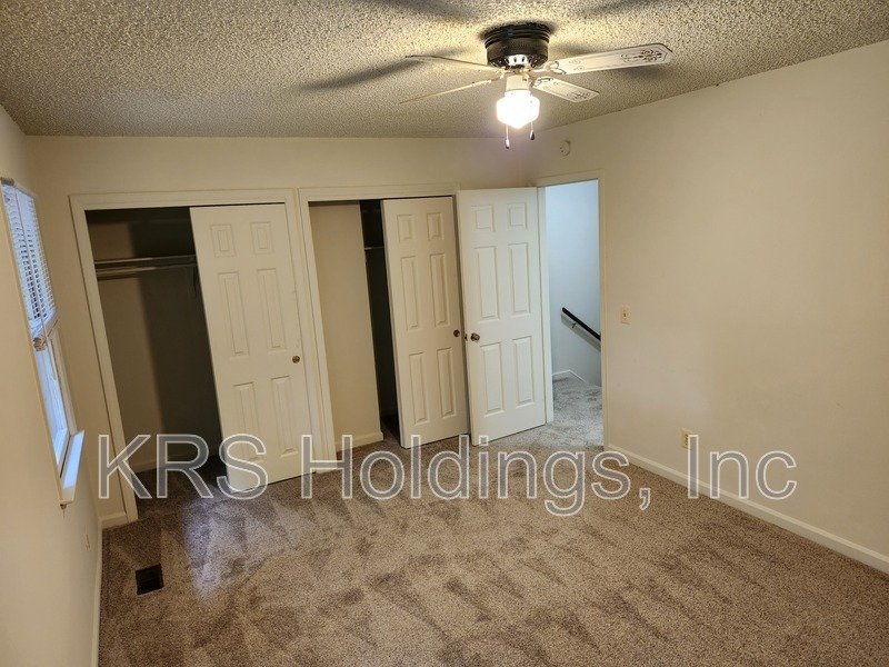 AVAILABLE IMMEDIATELY-2-Bedroom Townhouse Conveniently Located Near JMU property image