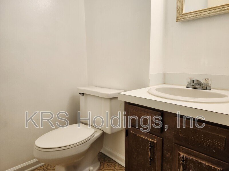 AVAILABLE IMMEDIATELY-2-Bedroom Townhouse Conveniently Located Near JMU property image