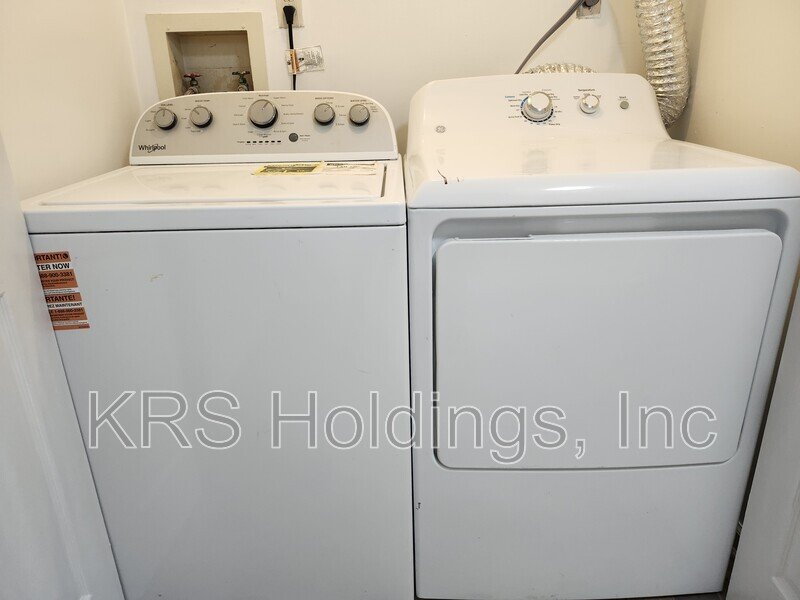 AVAILABLE IMMEDIATELY-2-Bedroom Townhouse Conveniently Located Near JMU property image