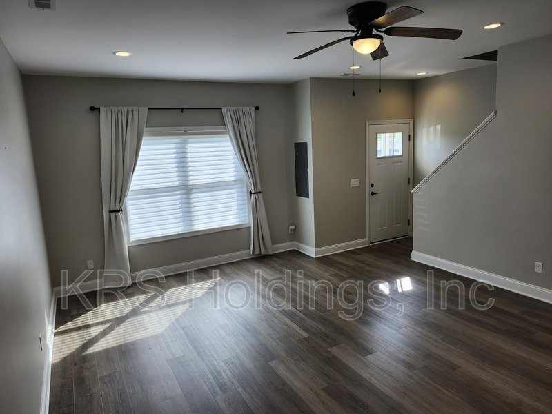 September Special-$500 OFF 1ST MONTH'S RENT-Practically New 3 BR, 2.5 Bath Townhome, Great Harrisonburg Location property image
