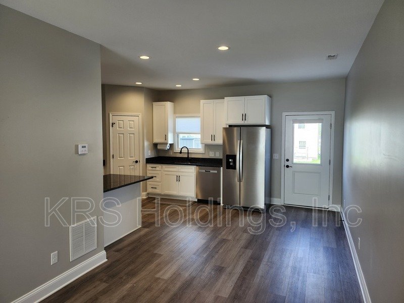 September Special-$500 OFF 1ST MONTH'S RENT-Practically New 3 BR, 2.5 Bath Townhome, Great Harrisonburg Location property image