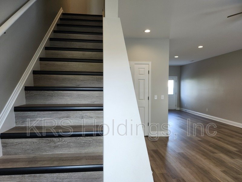 September Special-$500 OFF 1ST MONTH'S RENT-Practically New 3 BR, 2.5 Bath Townhome, Great Harrisonburg Location property image