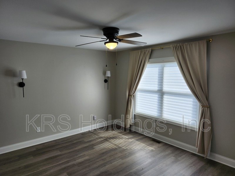 September Special-$500 OFF 1ST MONTH'S RENT-Practically New 3 BR, 2.5 Bath Townhome, Great Harrisonburg Location property image