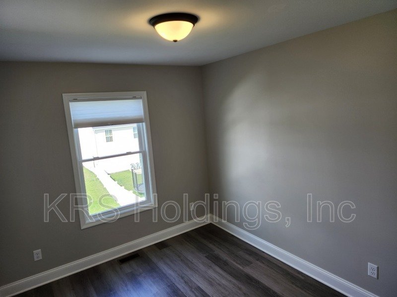 September Special-$500 OFF 1ST MONTH'S RENT-Practically New 3 BR, 2.5 Bath Townhome, Great Harrisonburg Location property image