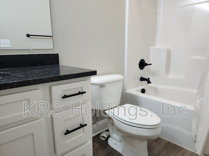 September Special-$500 OFF 1ST MONTH'S RENT-Practically New 3 BR, 2.5 Bath Townhome, Great Harrisonburg Location property image