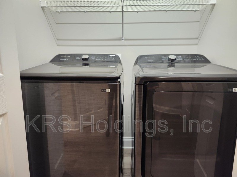 September Special-$500 OFF 1ST MONTH'S RENT-Practically New 3 BR, 2.5 Bath Townhome, Great Harrisonburg Location property image