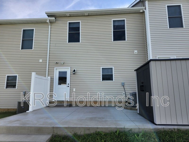September Special-$500 OFF 1ST MONTH'S RENT-Practically New 3 BR, 2.5 Bath Townhome, Great Harrisonburg Location property image