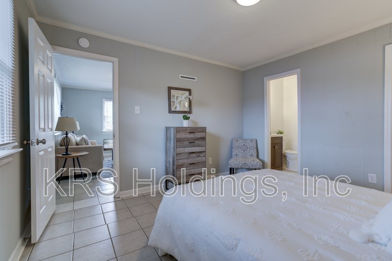 Beautiful 1 Bed 1 Bath Apartment All Utilities Included ! property image