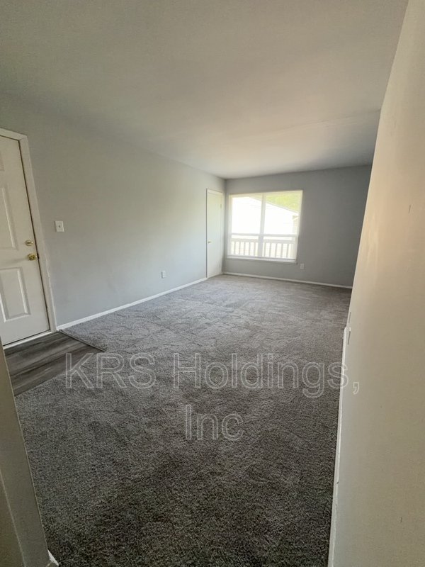 Special: $100 coupon, 8 months Lease property image