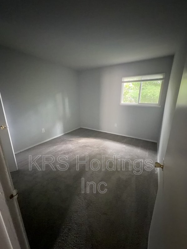 Special: $100 coupon, 8 months Lease property image