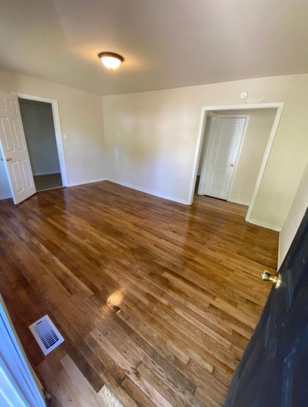 3915 E Chatham St . property image