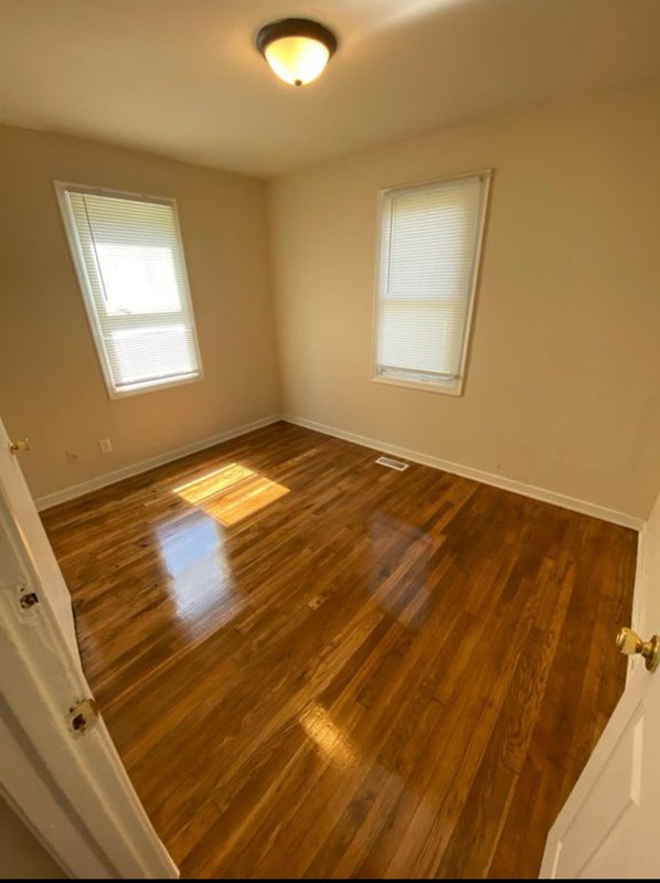 3915 E Chatham St . property image