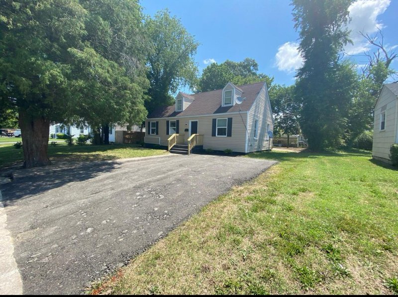 3915 E Chatham St . property image