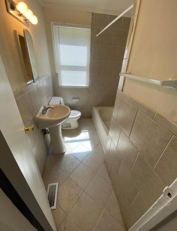 3915 E Chatham St . property image