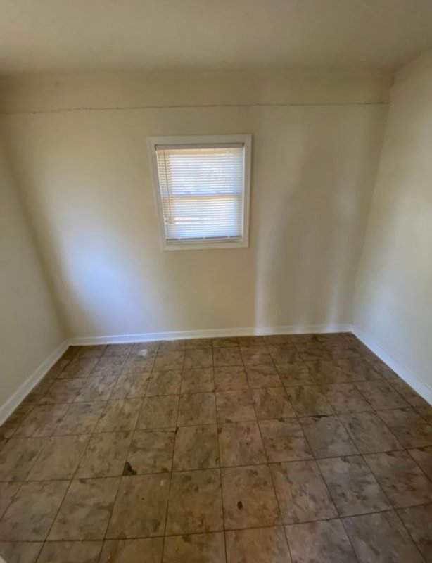 3915 E Chatham St . property image