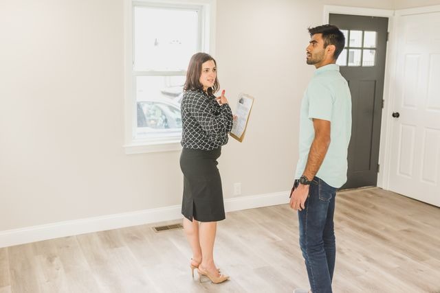 landlord talking to a tenant