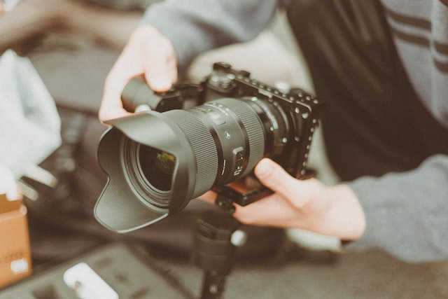 a professional camera with a large lens and tripod