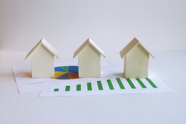 model houses on graphs 